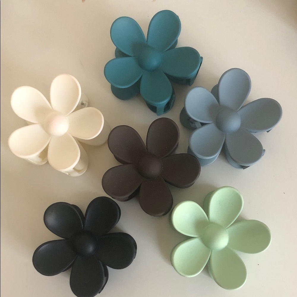 Flower Hair Clips in Assorted Colors